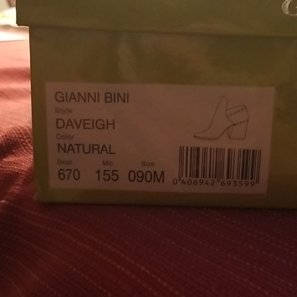 Shoes - Picture 4 of 4